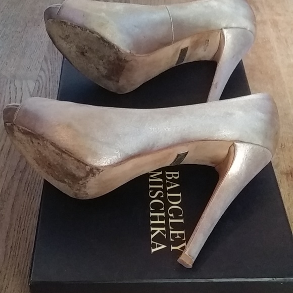 Badgley Mischka Size 6 1/2 M Taupe - Picture 3 of 8